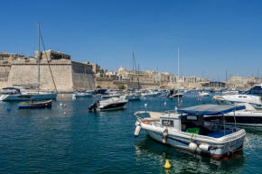 Kalkara's Seafront Flat 30mins from Valletta City!, Birgu